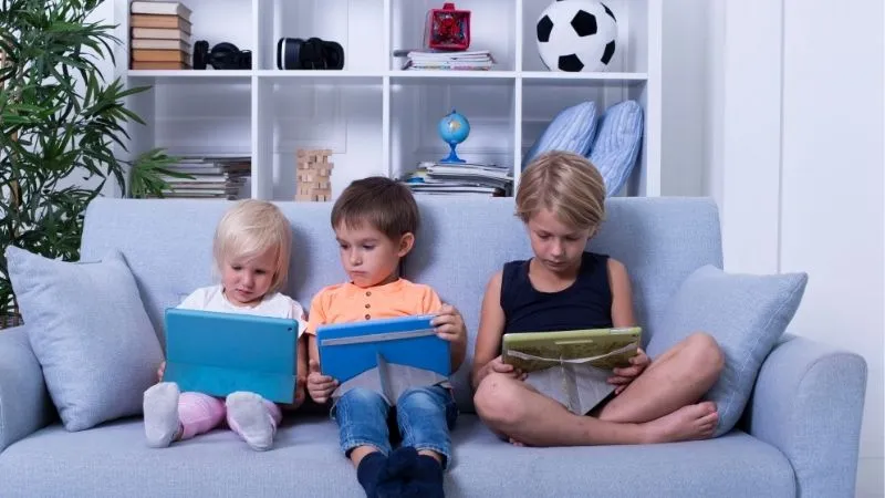 タブレットみる子供