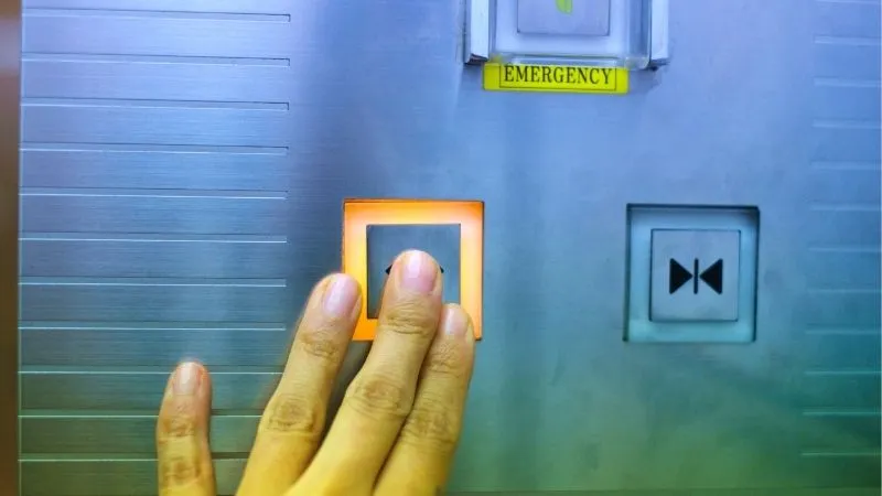 エレベーターのボタン